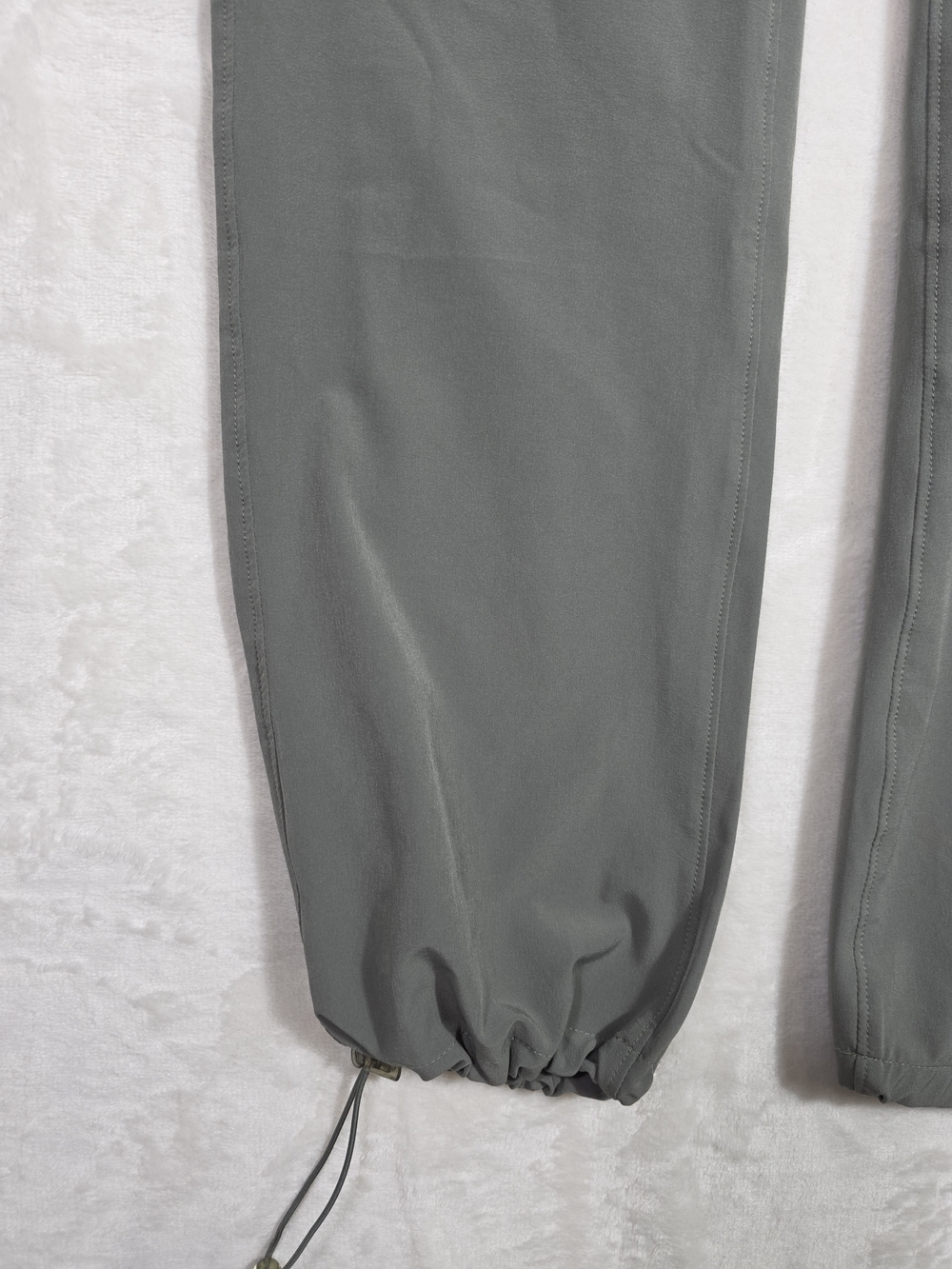 Ascend Women's Sage Green Hiking Pants Size 4 Stretch Adjustable Hem - Picture 6 of 10